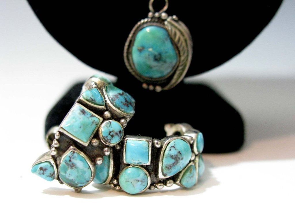 NAVAJO STERLING & TURQUOISE EARRINGS & PENDANT (1 of 5)