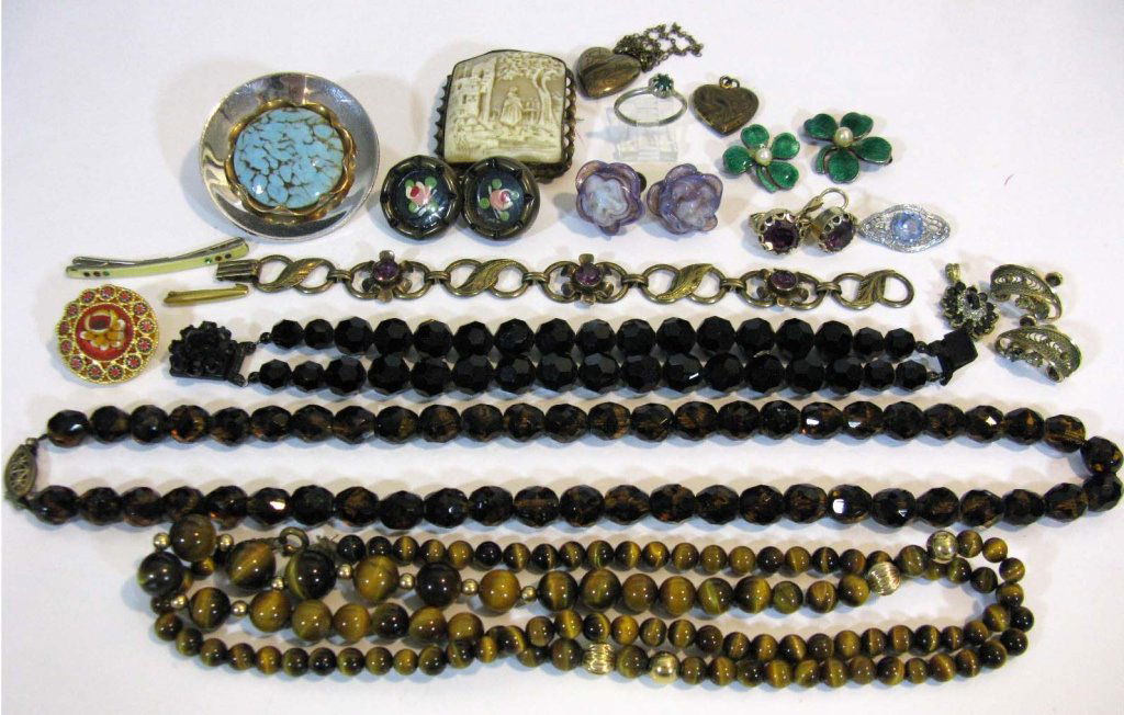 JEWELRY COLLECTION: ANTIQUE AND VINTAGE (1 of 4)