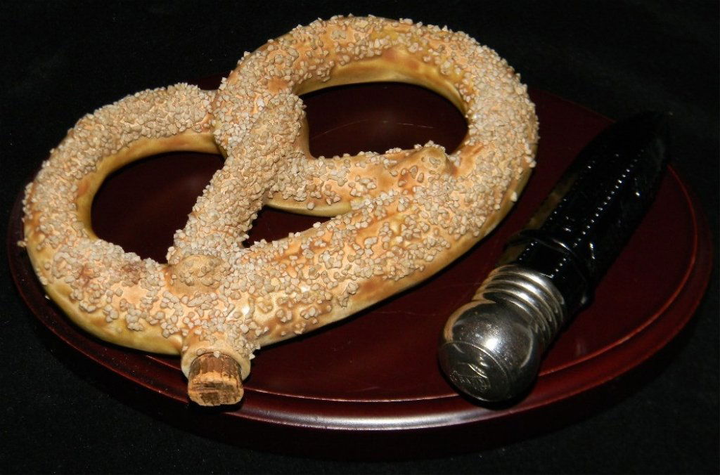 CERAMIC PRETZEL FLASK & X BAZIN GLASS BOTTLE (1 of 8)