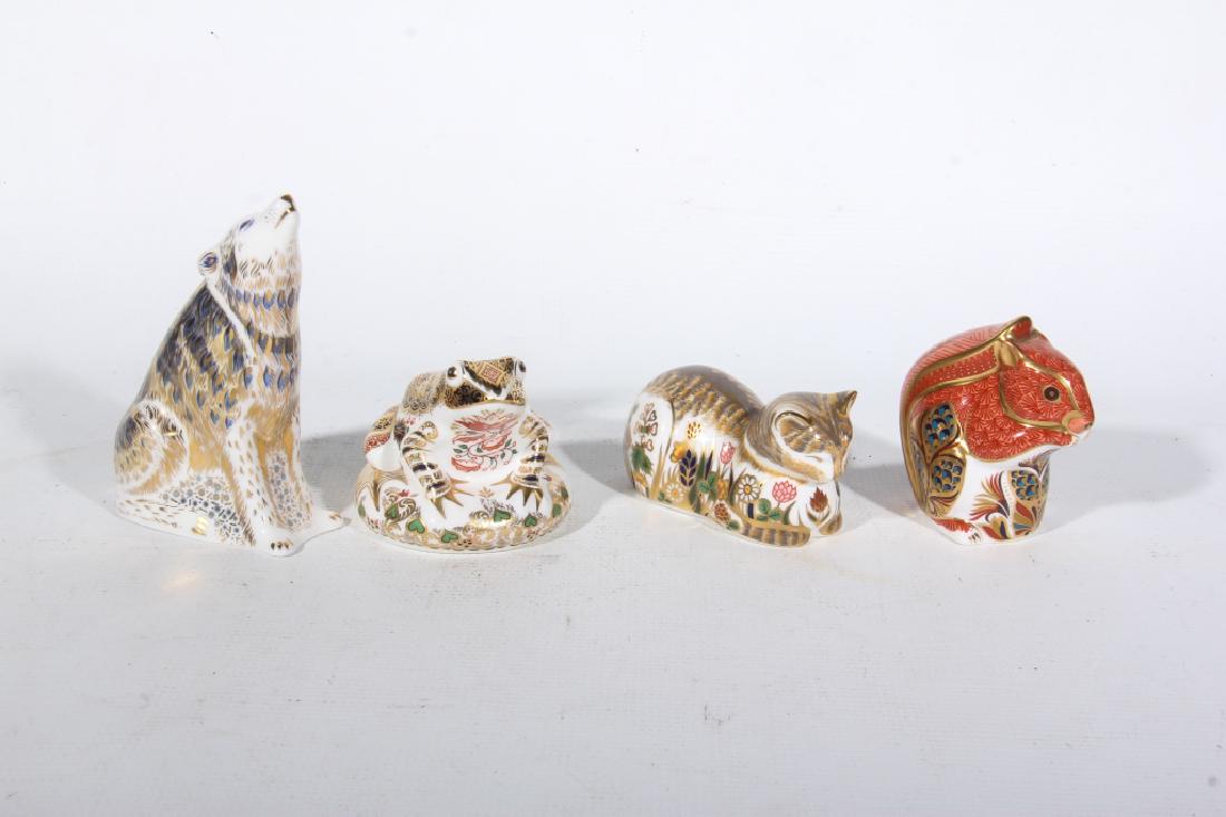 Royal Crown Derby Old Imari Porcelain Animals: Britain, 20th century. The group includes four animals. A Wolf, Bullfrog, Squirrel and House Cat. Good condition throughout. Tallest: H5 1/2"