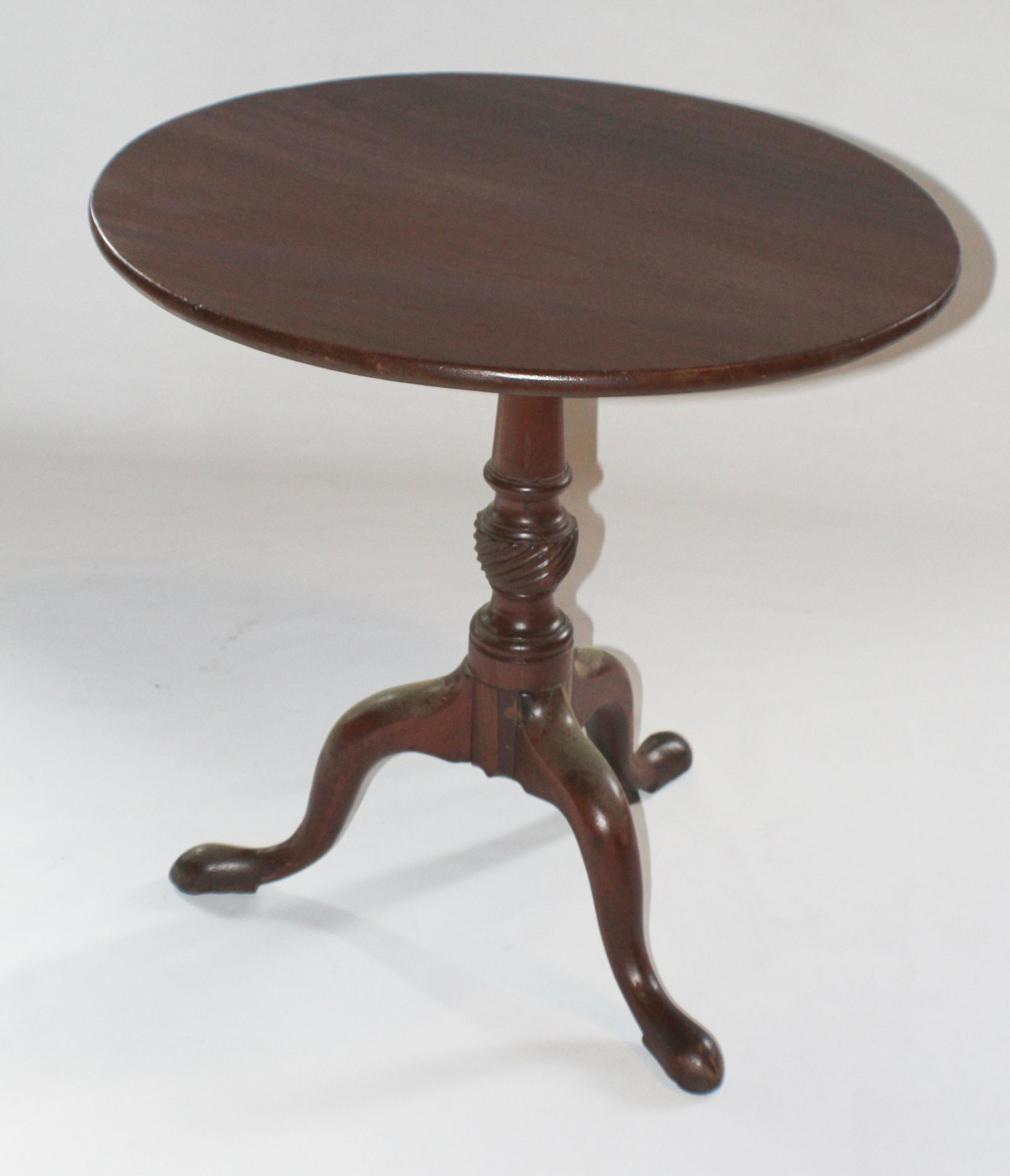 Queen Anne Mahogany Tilt Top Tea Table (1 of 2)