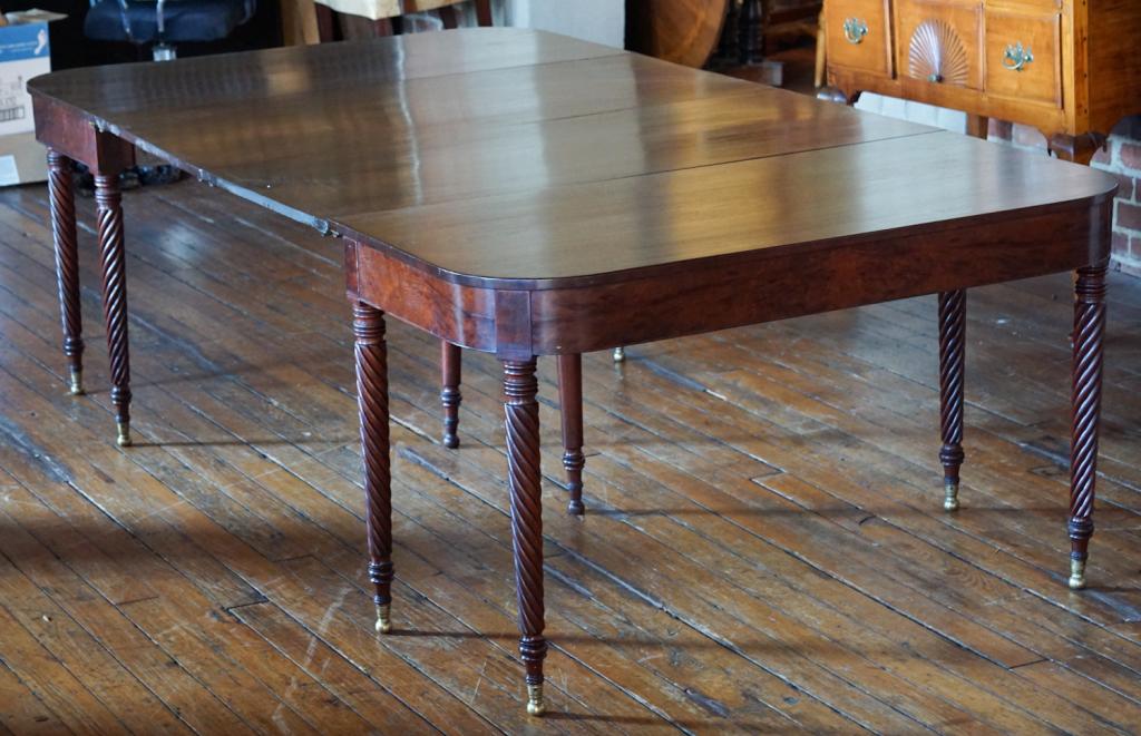 Very Fine Federal Mahogany Dining or Banquet Table (1 of 4)