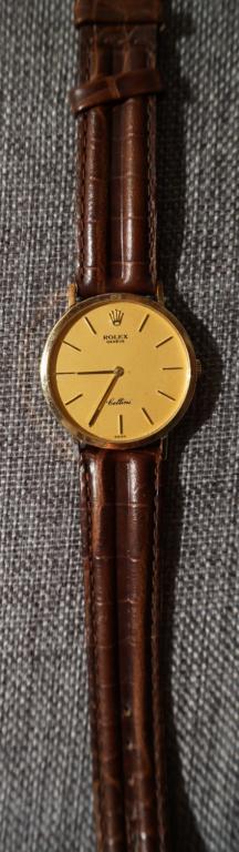 Rolex Cellini Mens 18k Gold Wrist Watch: R596495 serial number and also marked with hallmark on back of the case. The piece is in good working condition and has been well cared for. 33 grams All jewelry lots in this sale have been profession