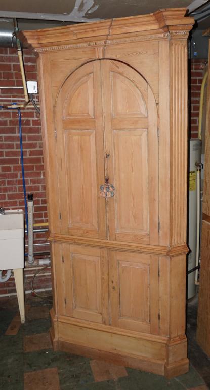 British George III Pine Corner Cabinet (1 of 5)