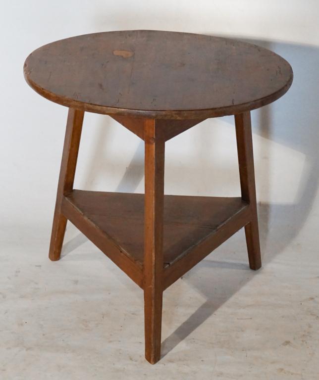 Hepplewhite Mixed Wood Breakfast or Cricket Table (1 of 2)