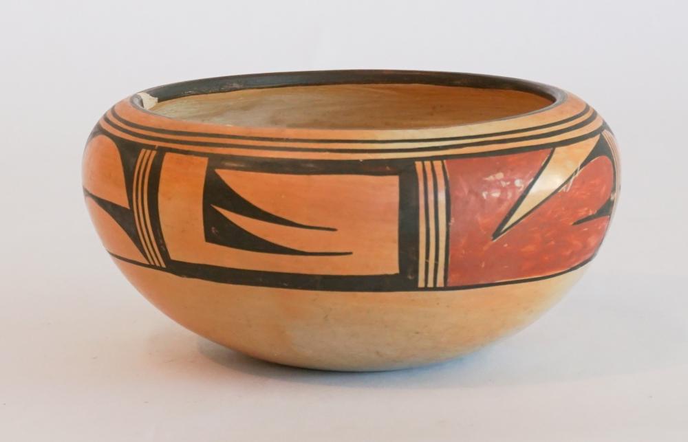 Vintage Annabell Honie Hopi Indian Pottery Jar (1 of 3)