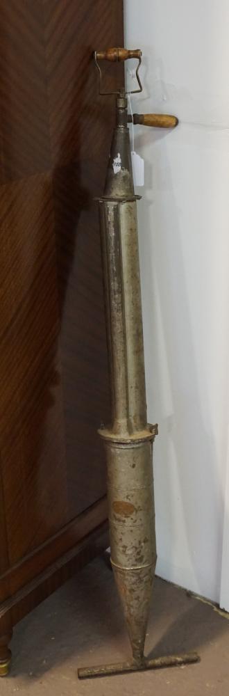 Antique Metal Hand Pump Vacuum (1 of 2)