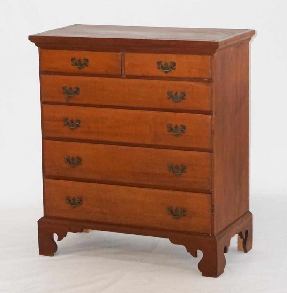 American Country Chippendale Pine Chest of Drawers (1 of 4)