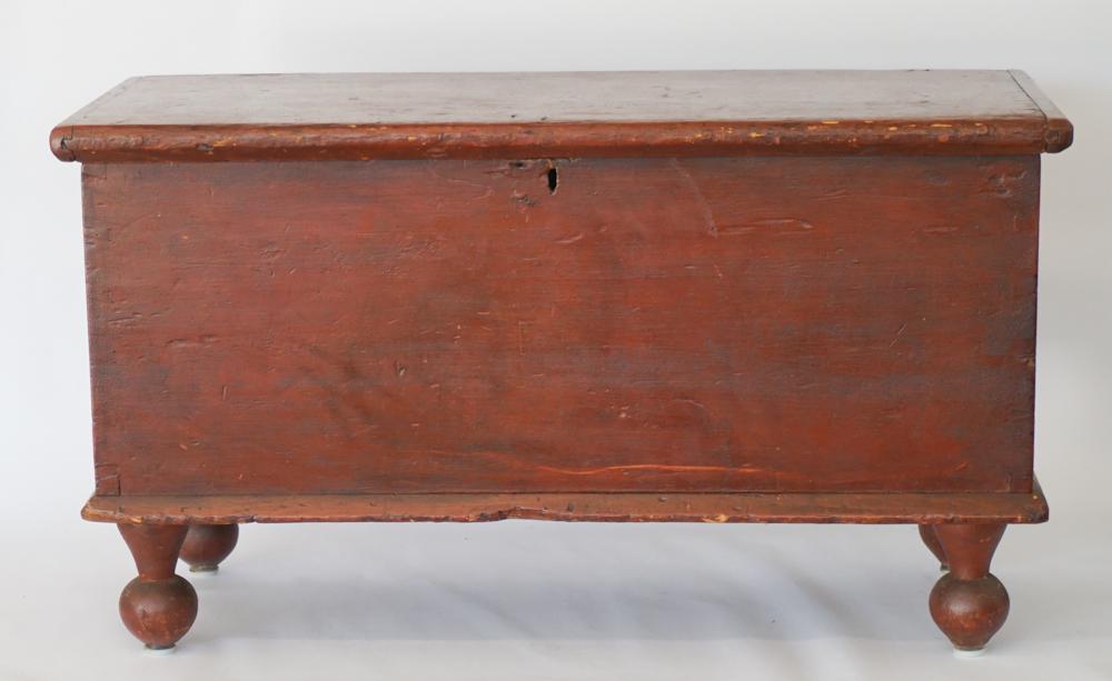 Diminutive Country Hepplewhite Painted Blanket Box (1 of 3)