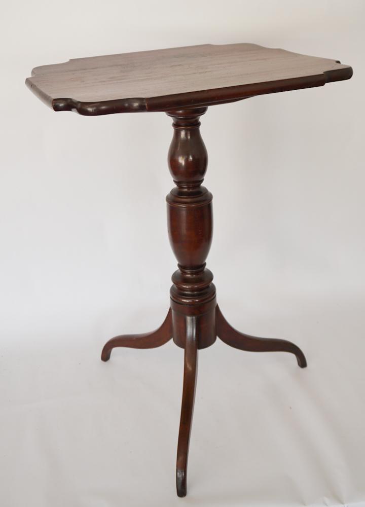 American Federal Walnut Tilt top Candle Stand (1 of 3)