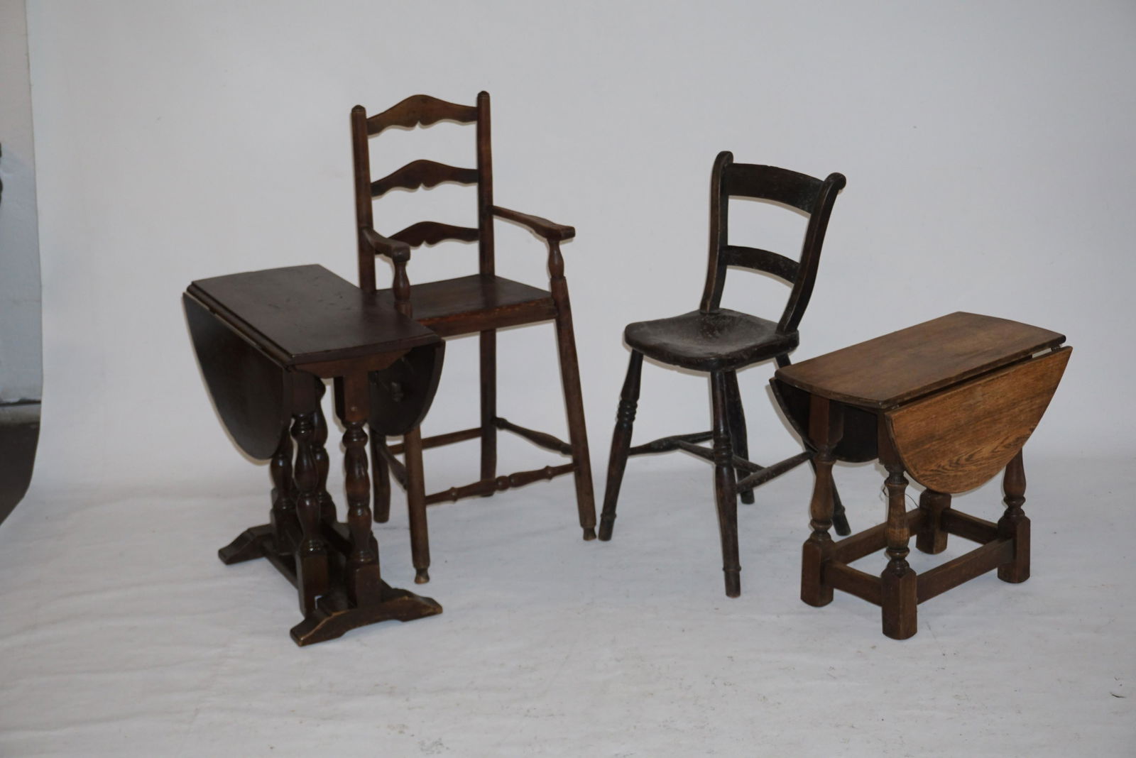 Collection Antique British Youth Furniture (1 of 4)