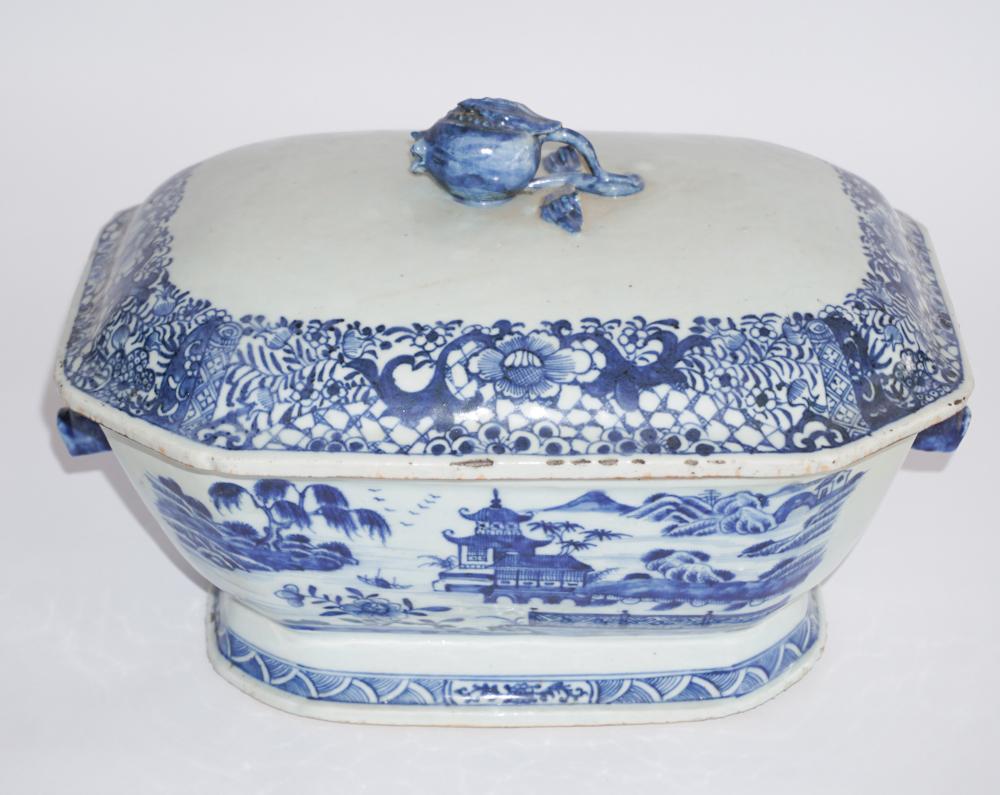 Fine Antique Chinese Canton Porcelain Center Bowl (1 of 2)