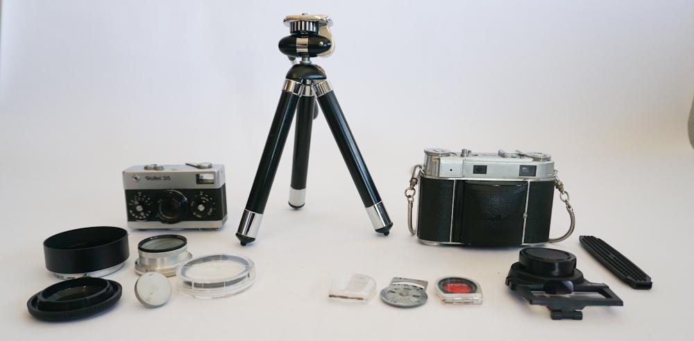 Collection Vintage Cameras & Accessories (1 of 2)