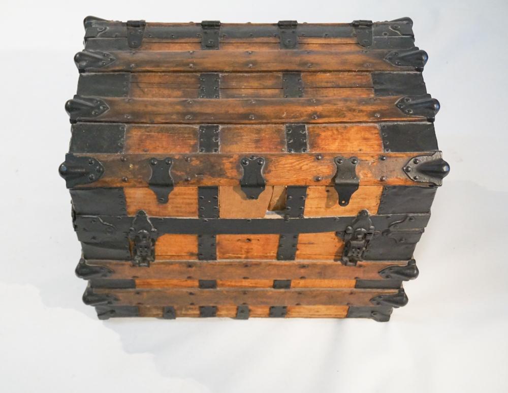 Interesting Antique Locking Travel Steamer Trunk (1 of 3)