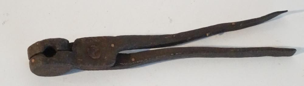 Early Wrought Iron Bullet Mold (1 of 2)