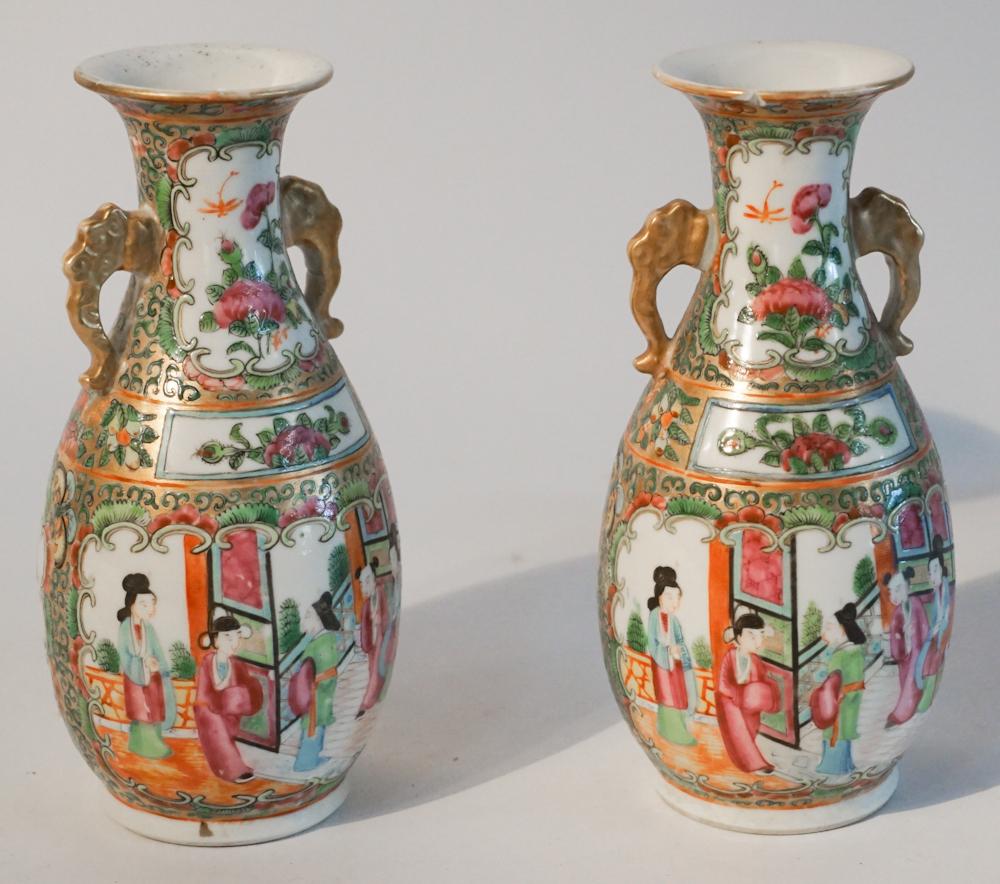 Fine Pair Antique Chinese Export Porcelain Vases (1 of 2)