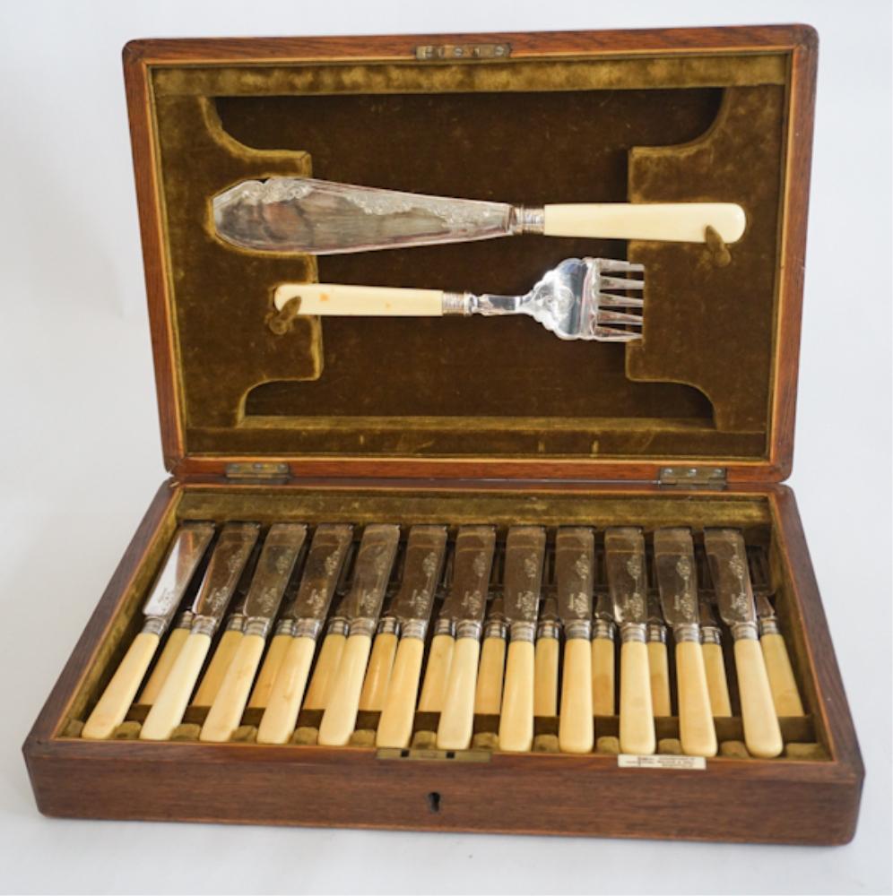 Edwardian Cased Sheffield Plate Fish Service (1 of 3)