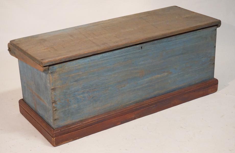 American Hepplewhite Painted Pine Blanket Chest (1 of 5)