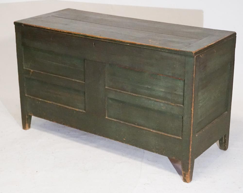 Southern Federal Painted Yellow Pine Blanket Box (1 of 5)