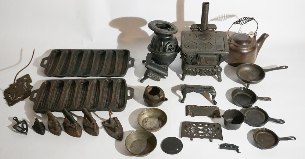 Collection Antique Iron Kitchen Tools & Articles (1 of 3)