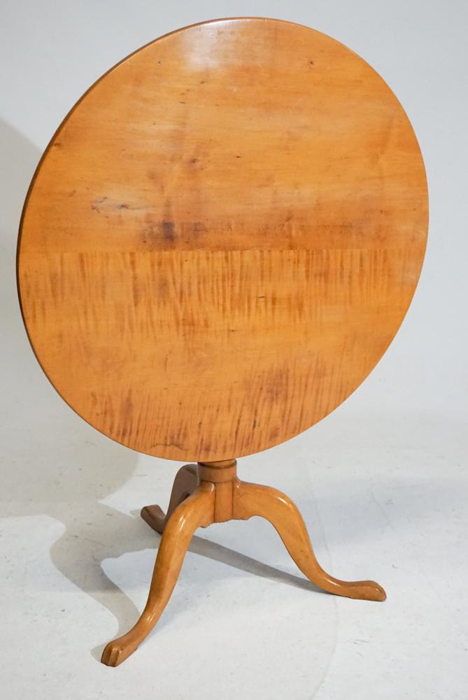 American Queen Anne Maple Tilt top Tea Table (1 of 3)