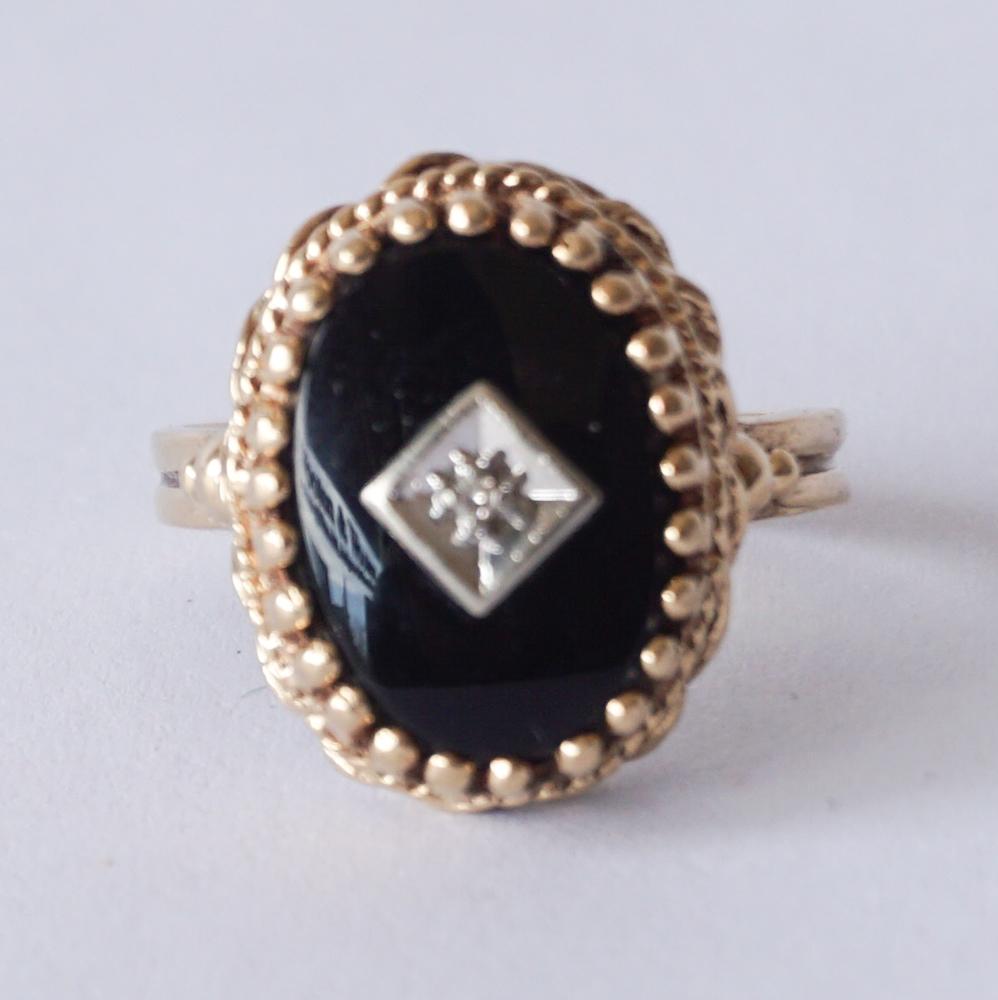 Charming Ladies 10k Gold Diamond & Onyx Ring (1 of 4)