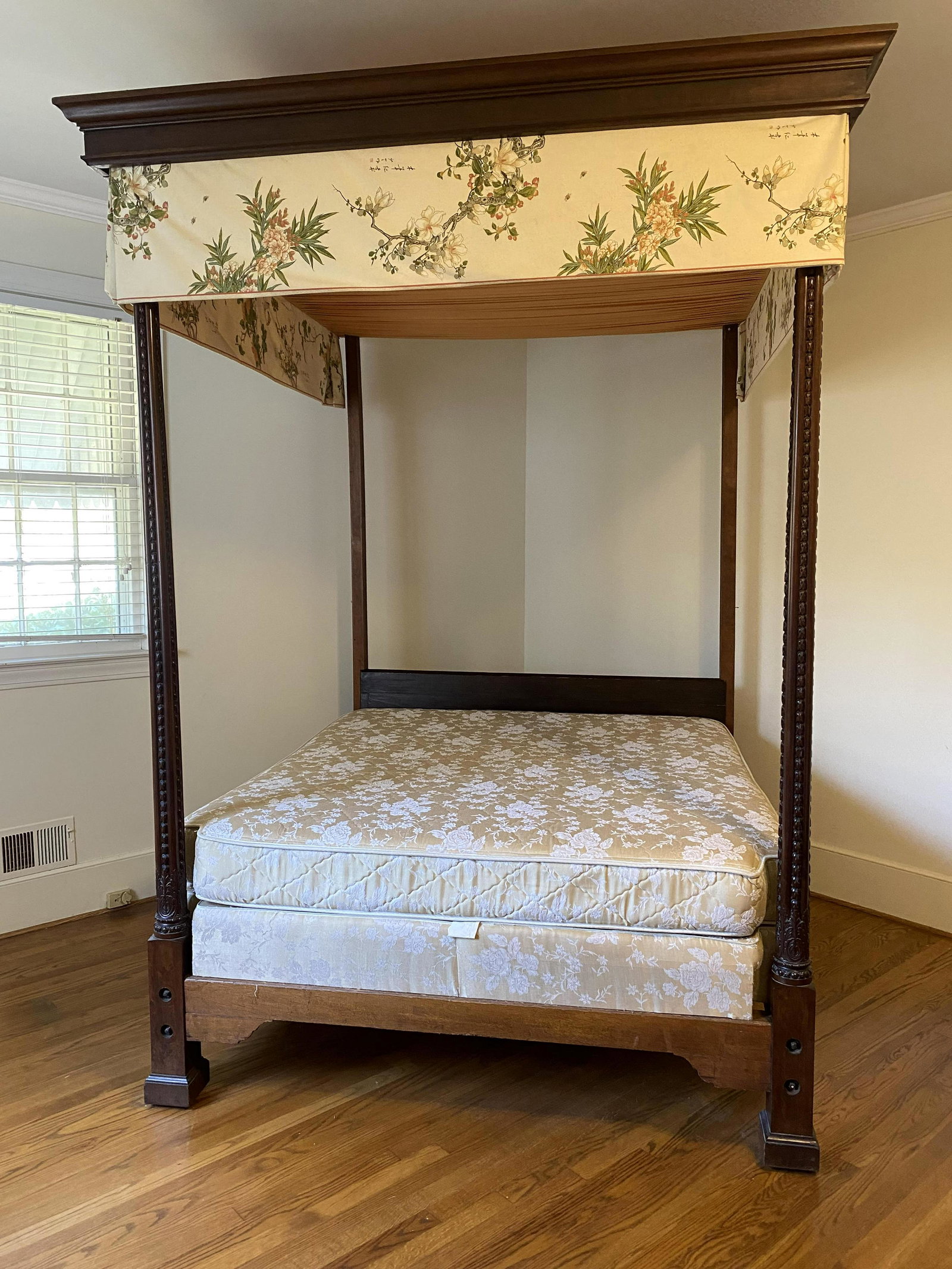 Fine Chippendale Carved Mahogany Four Post Bed (1 of 6)