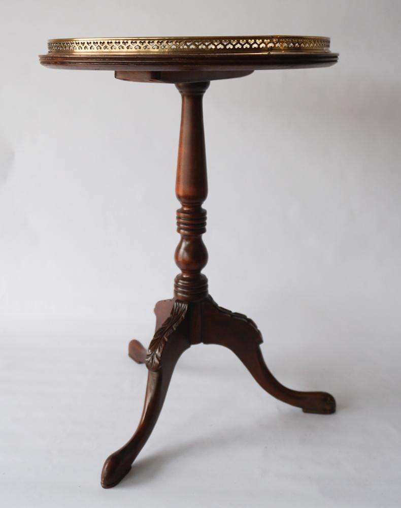 Regency Style Figured & Carved Mahogany Side Table (1 of 5)