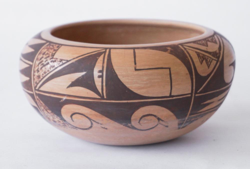 Vintage Native American Hopi Pottery Bowl (1 of 3)