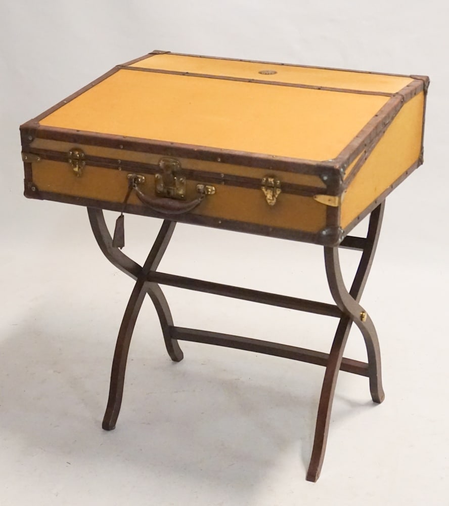 Excellent Stiles Brothers Safari Trunk on Stand (1 of 5)