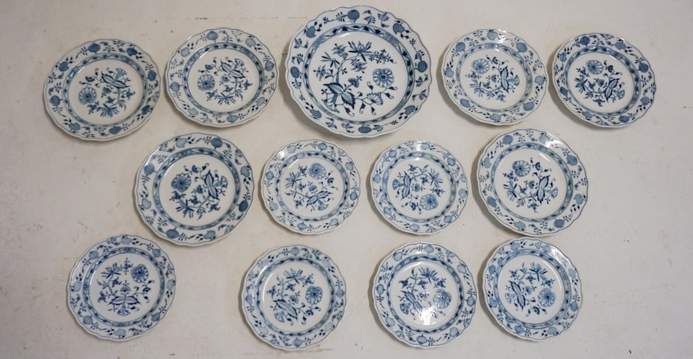 Set Fine German Meissen Blue and White Dinnerware (1 of 2)