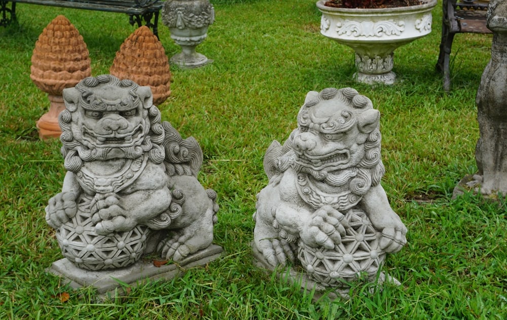 Pair Vintage Cast Stone Garden Foo Lion Figures (1 of 2)