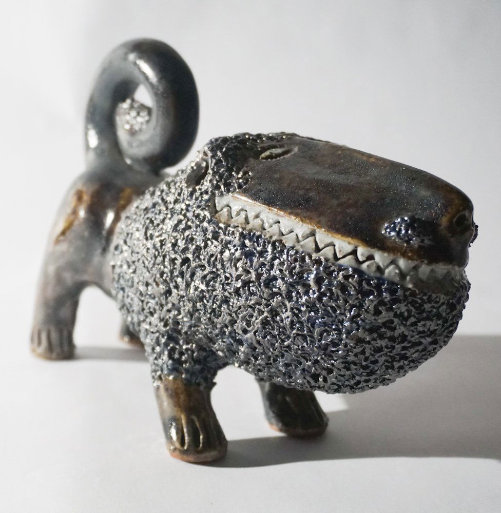 Excellent Southern Stoneware Figural Lion (1 of 4)