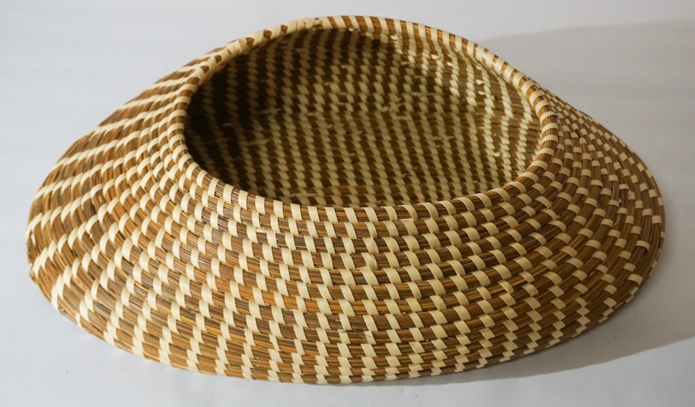 Excellent Vintage Charleston, SC SweetGrass Basket (1 of 3)