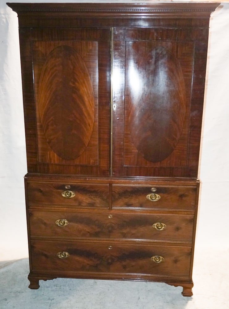 Fine English George III Mahogany Linen Press (1 of 3)