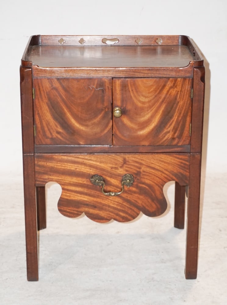 English George III Figured Mahogany Step Commode (1 of 3)