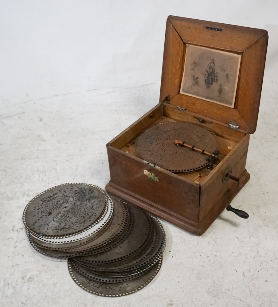 Antique Regena Windup Tabletop Music Box (1 of 4)