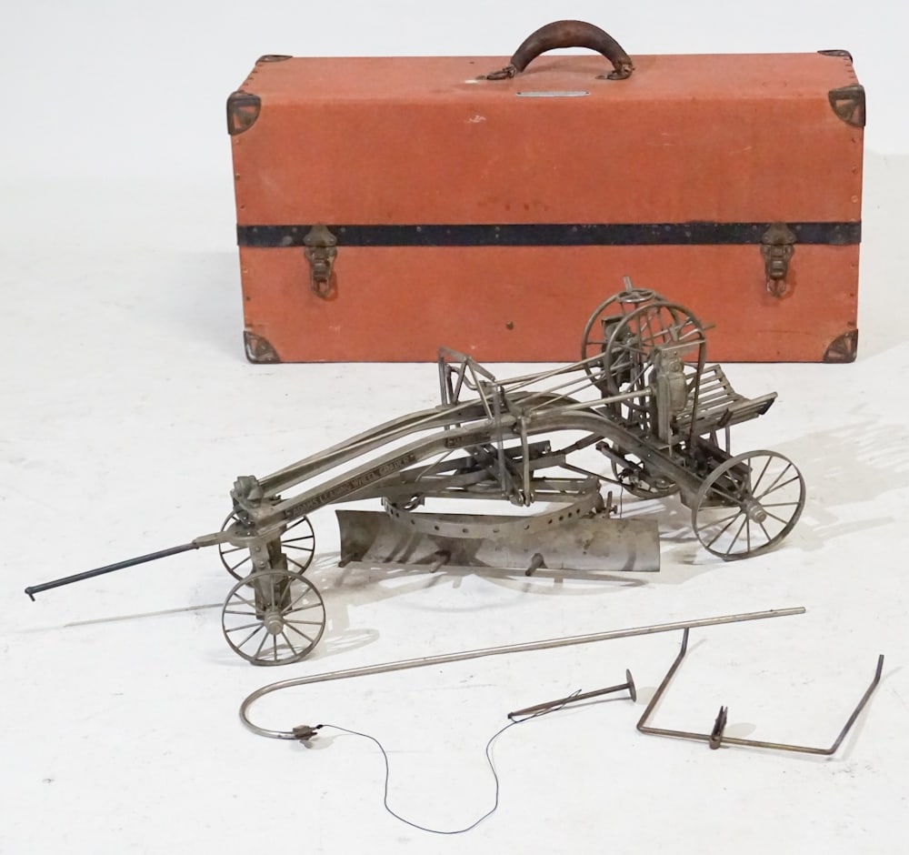 Rare J D Adams & Co Antique Model Tractor Display (1 of 4)