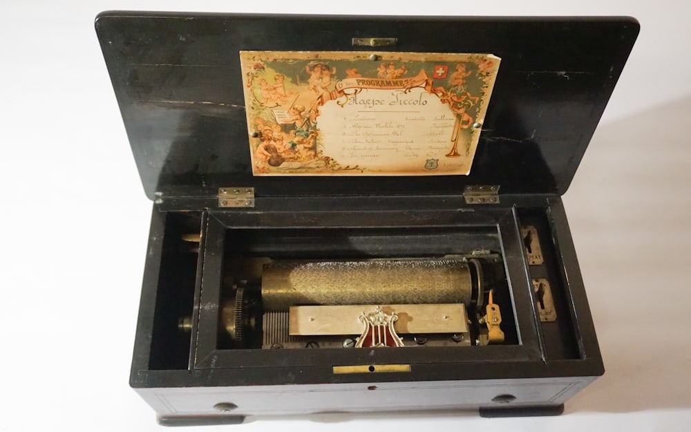 Fine Antique Swiss Inlaid Rosewood Music Box (1 of 3)