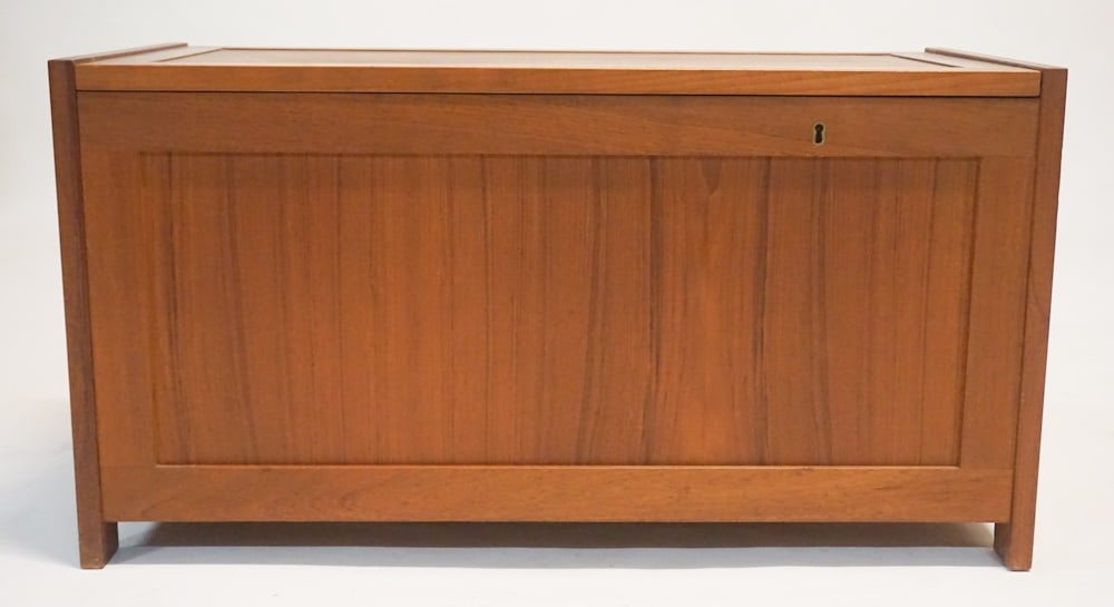 Very Fine Danish Modern Teak Wood Blanket Box (1 of 3)