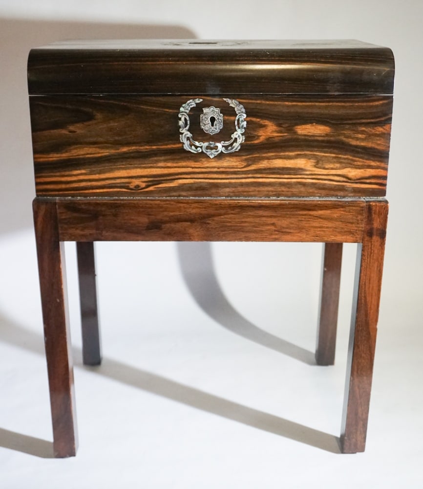 Very Fine English Rosewood & MOP Writing Slope: Circa 1870. Having excellently figured grain with mother of pearl inlay at top and center of lower case as escutcheon plate the box opens to a very well appointed interior boasting lavender writing su