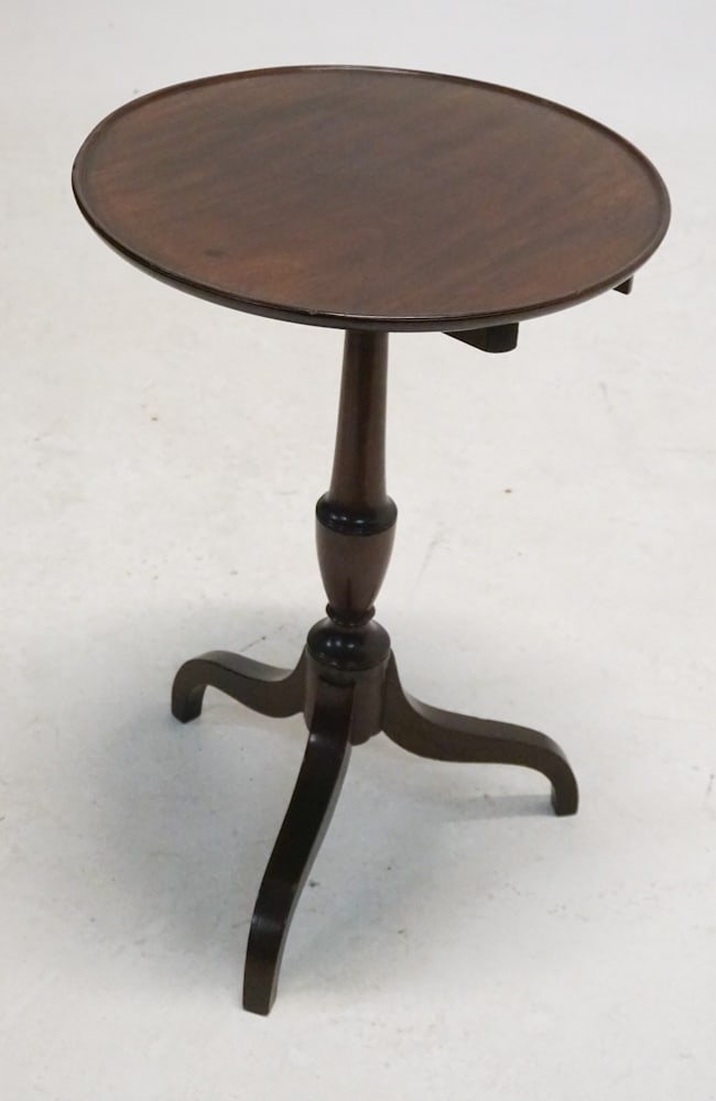 Federal Mahogany Dish Top Side or Tea Table (1 of 3)