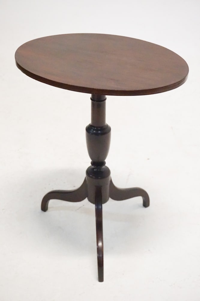 Fine Federal Inlaid Mahogany Tilt Top Candle Stand (1 of 3)