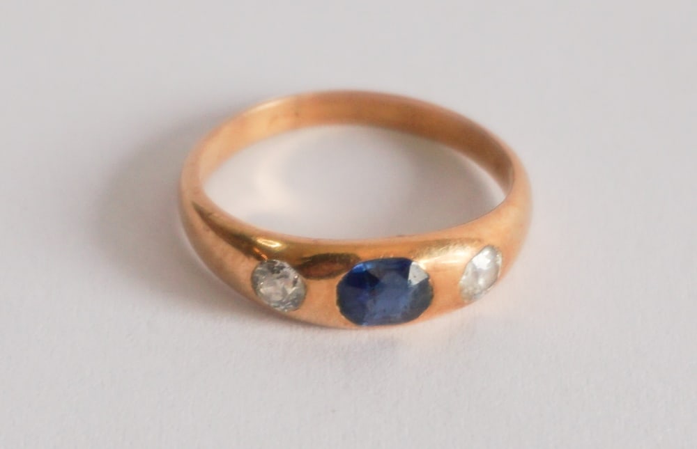 Elegant 18k Gold Diamond & Sapphire Ring (1 of 3)