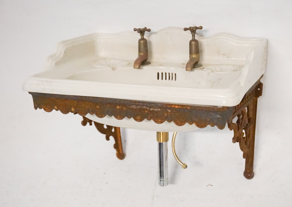Antique Porcelain & Cast Iron Sink & Stand (1 of 3)
