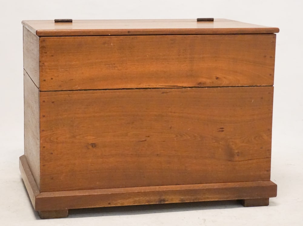 Hepplewhite Walnut Blanket Chest (1 of 2)