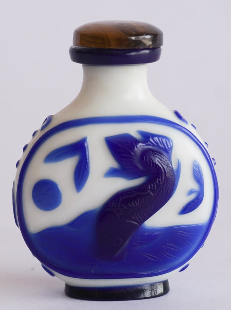 Vintage Chinese Carved Peking Glass Snuff Bottle (1 of 3)