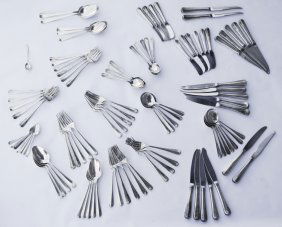 Fine Reed & Barton Williamsburg Flatware Service