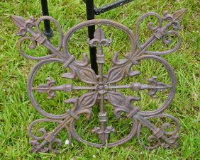 Charming Cast Iron Garden Wall Hanger