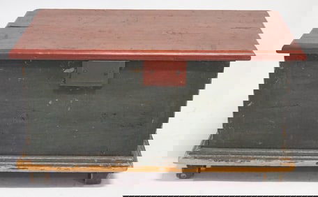 American Hepplewhite Paint Decorated Blanket Box